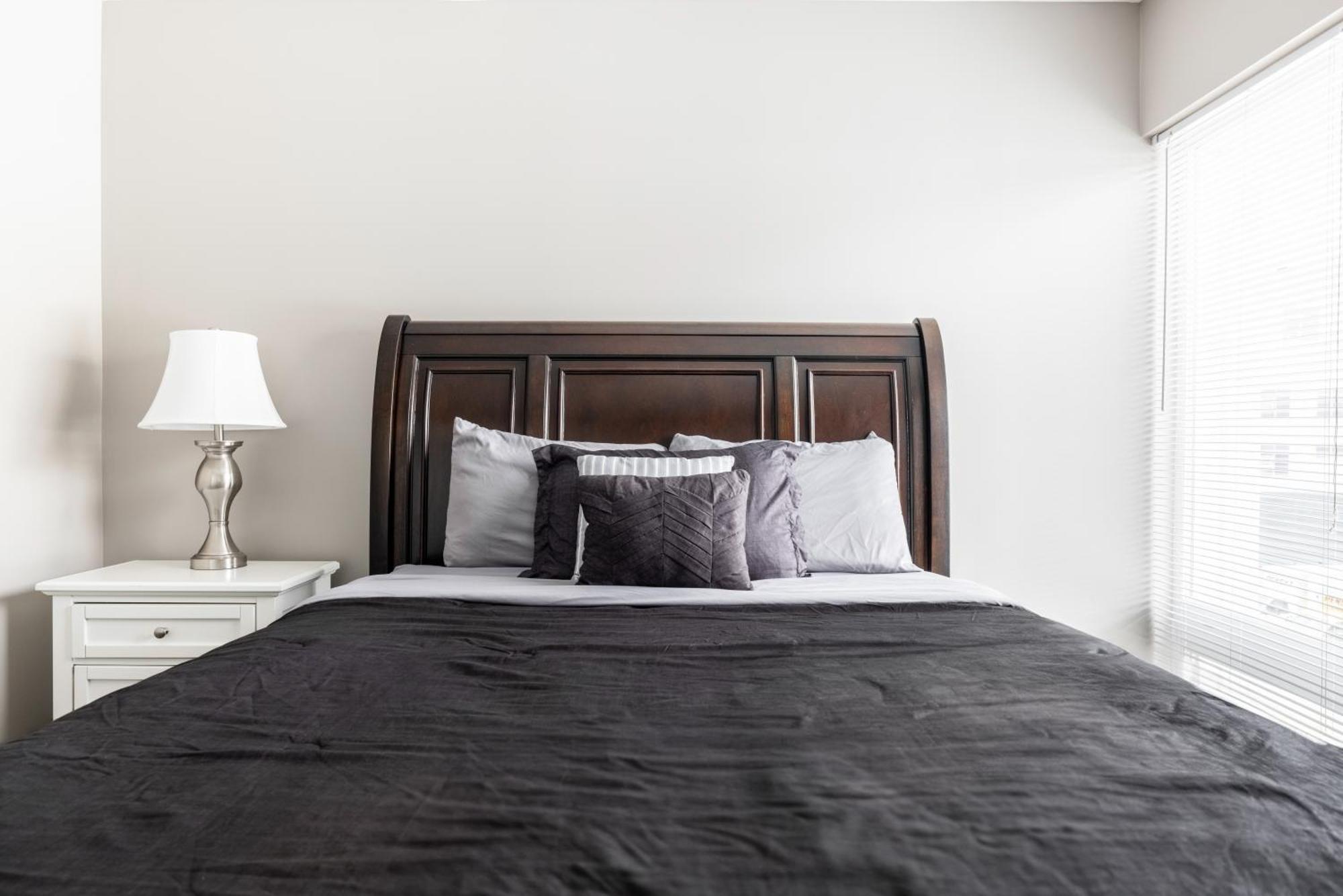 Villa Luxury Downtown Townhome Unit 7 *