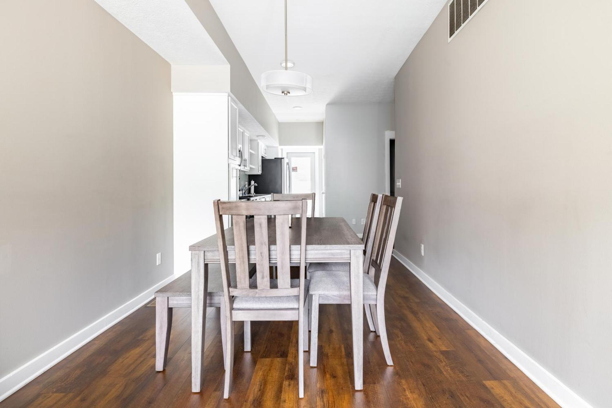 Luxury Downtown Townhome Unit 7 *