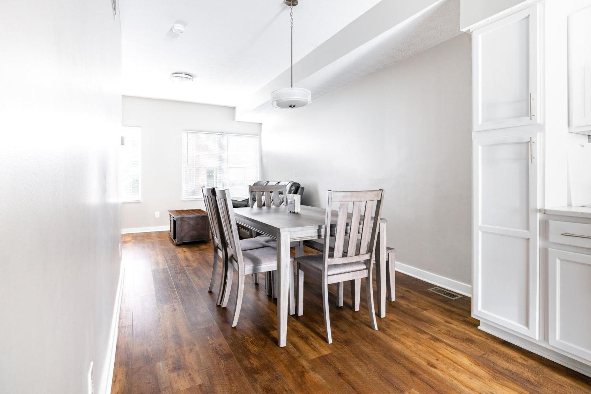 Villa Luxury Downtown Townhome Unit 7 *